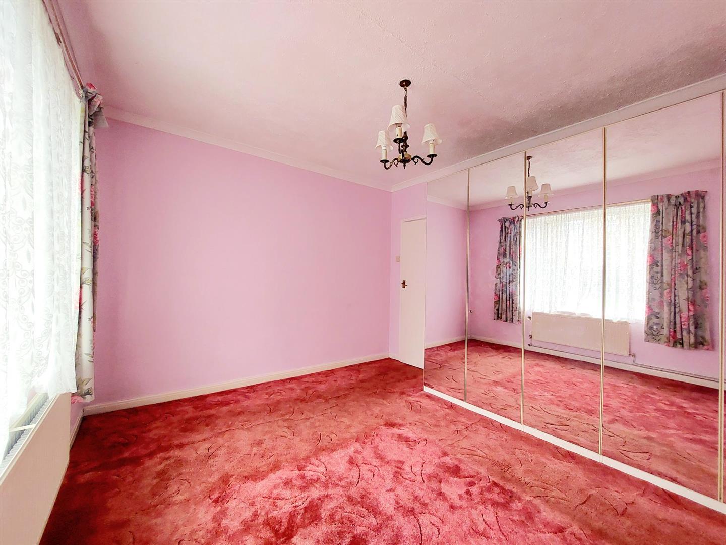 Victoria Road, Waunarlwydd, Swansea, SA5 4SX